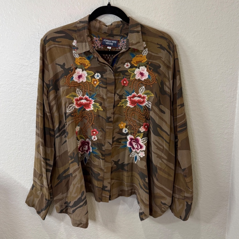 Johnny Was Workshop 100% Silk Camo Embroidered Floral Shirt M Boho Fall Chic